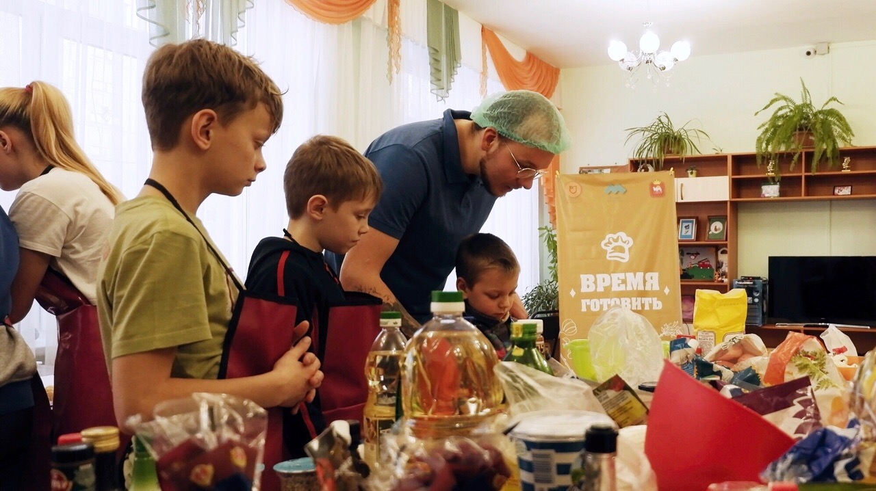 В Челябинске воспитанники детских домов посетили кулинарный мастер-класс
